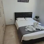 Chris's - Apartment